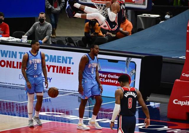 奇异果体育官方网站-6连胜后遭遇6连败 战绩坐上过山车只因防守大滑坡