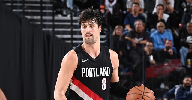 奇异果体育-霍勒迪30+6阿夫迪亚28+11+8 开拓者客场战胜快船