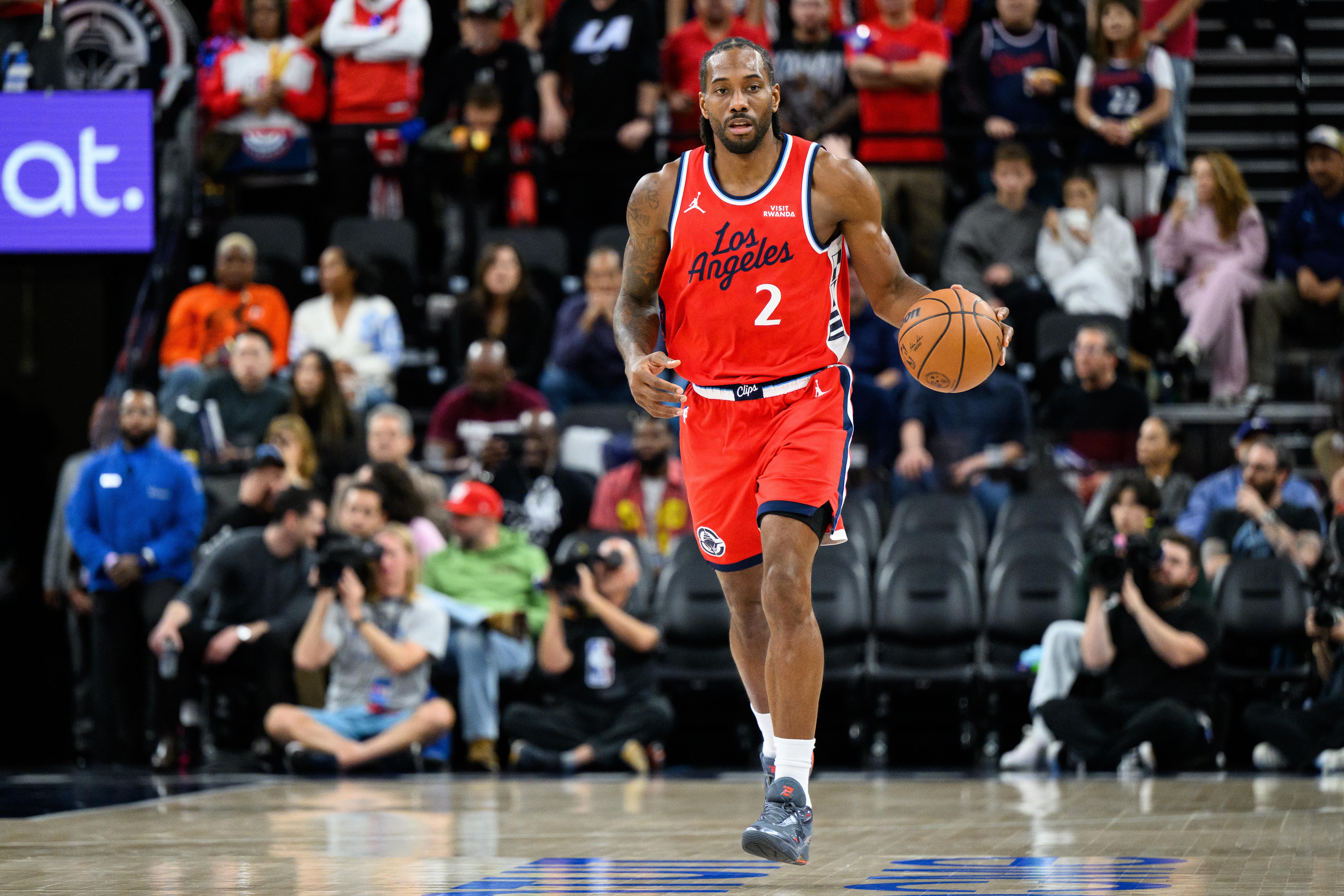 奇异果体育-杀戮机甲！伦纳德全场19投11中&amp;三分10中6 砍下34分4板3助1断